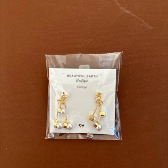 Beautiful Earth Pearl Earrings Bundle - Picture 5 of 6